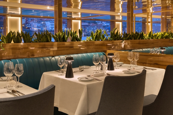 Uniworld SS Sao Gabriel - Restaurant 5.jpg